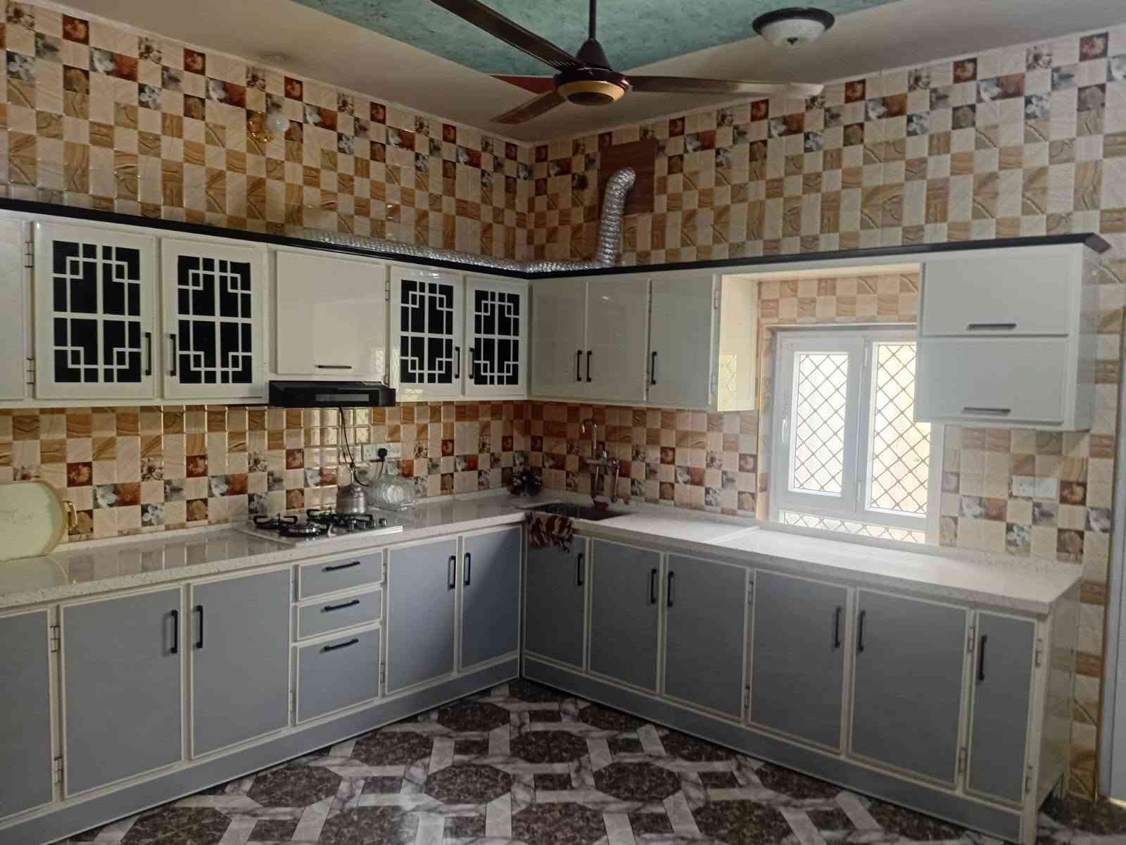 🏠 بيت بناء حديث للبيع
السلام عليكم ورحمة الله وبركاته
📍 الموقع: منطقة شتال، قرب جسر الجورجية، وقريب من الشارع الدولي، والمنطقة تتوفر فيها كافة الخدمات.

📐 المساحة: 250 متر مربع
📜 الملكية: طابو زراعي – سند 25

يتكون البيت من: • استقبال
• هول وصالة
• غرفة نوم
• مطبخ حار وبارد
• صحيات خارجية
• كراج
• حديقة

💰 السعر: 68 مليون دينار، وقابل للتفاوض مع الشاري.

📞 للاستفسار والتواصل: ***********
***********

📱 اتصال أو واتساب أو مراسلة الصفحة.
