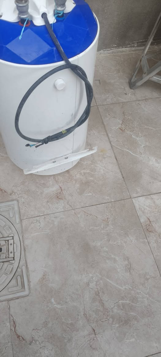السلام عليكم ورحمه الله وبركاته كيزر تعليق للبيع جديد مستعمل اقل الموسم بعده باجبس كامل هو والهيتر مالته جيبوا شد ايطالي اصلي سعر 50 قفل تواصل ***********
