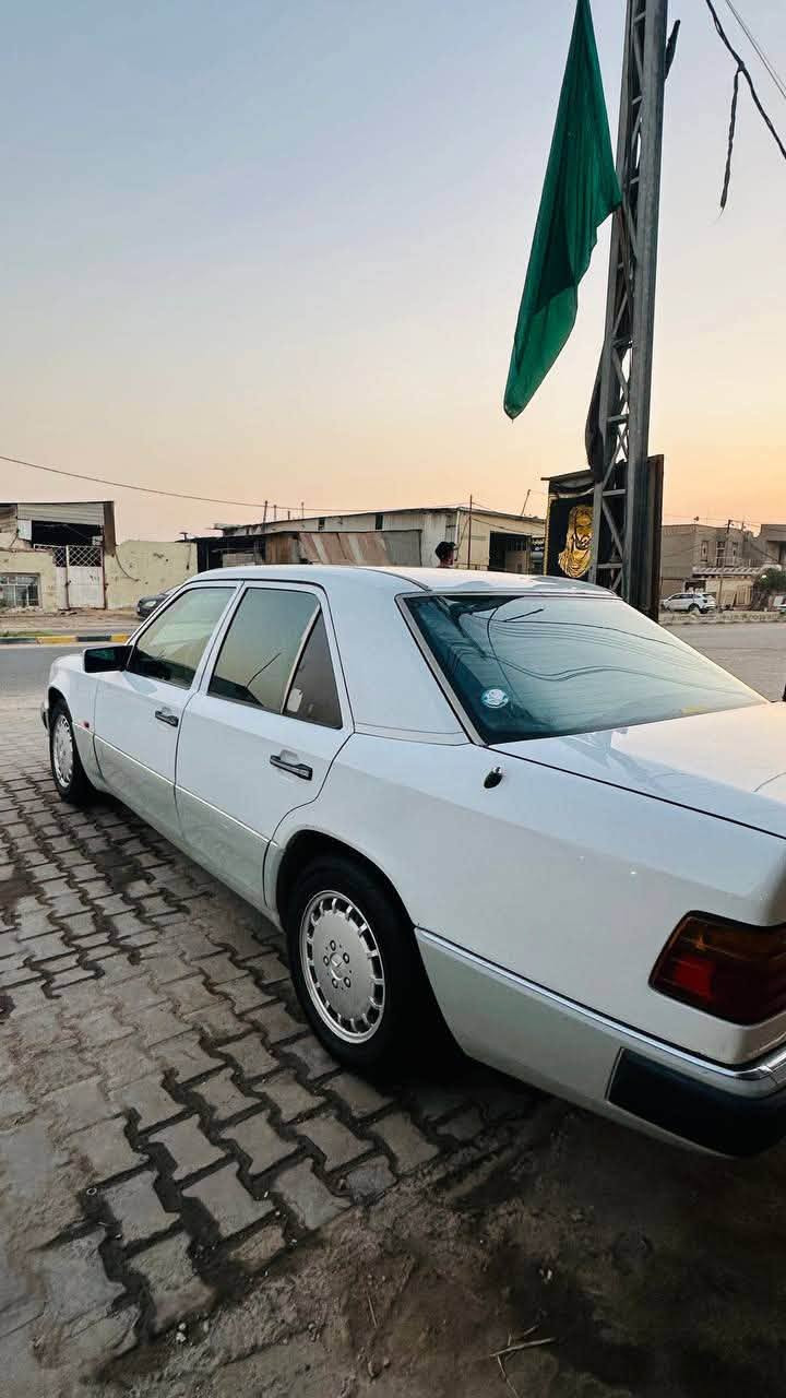السلام عليكم مارسيدس دب 300 موديل 1991  وارد ياباني بيها كلير چاملغ خلفي ونصف باب السياره بلادي مامحور رقم بغداد بسمي السياره جاهزه وجديده مانقصها اي شي  السعر ((80$))وبيها مجال للاستفسار ***********
