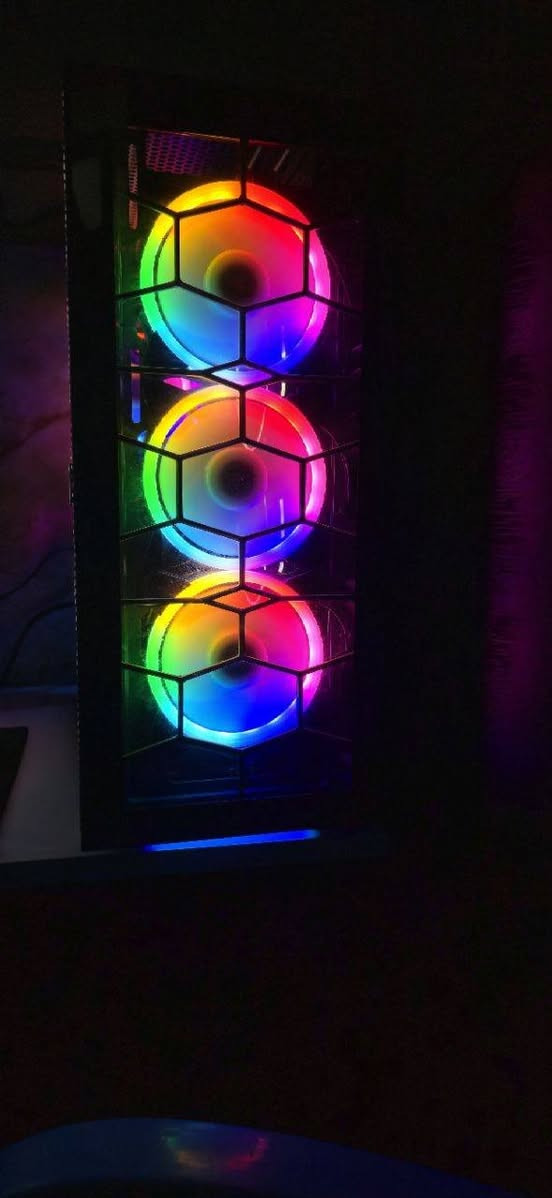 #PC_GAMING_2K
السلام عليكم 
تجميعة كاملة للبيع 
_
CPU/ CI5 14 400F

M.B/ B760 M MSI

GPU/ 4060  8GB GIGABITE X2

RAM/ 32 GB DDR4 (16×2)  3200

M.2/ 1TB

SSD/512 GB

PSU/ 650 W

COOLER/ 240 ML

CACE/ 4 FAN +2

التجميعه نضيفة كلش وكراتين القطع موجوده.
_

الشاشة BLACK  WOLF
2K

165 HZ

32 IN

IPS
_

UPS ONLIN 1KV 

استخدام متواصل تقريبا 15 يوم كارتون وضمان موجود 

_

كيبورد + ماوس + ماوس باد + هيدست + ميز 
كلهه براندات مثل مموضح بالصور كله جديد  وكراتين موجوده 

_
التجميعة مواصفات عالية تشغل كل الالعاب على 2K 

 كاملة يصير سعرهه 12ورقة بس يعني مليون و860 الف بس وبينه مجال بسيط للشراي والفرمته عليه

للاستفسار *********** واتساب
