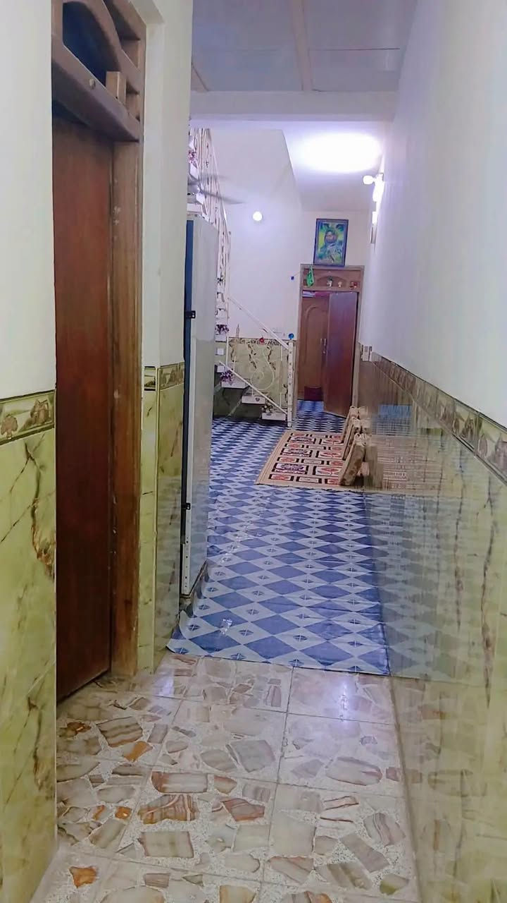بيت للبيع في ميسان  
📍 الموقع: حي الحسين الجديد، قرب جسر الناضم
📐 المساحة: 100 متر
📜 زراعي – سند 25
🏡 بناء حديث – طابقين
يتكون من: • استقبال
• صالة
. ومطبخ
• حمام داخلي
• منور
• غرف نوم فوك وجوة
• سطح كاشي
💰 السعر: 68 مليون 🤝 وقابل لتفاوض
