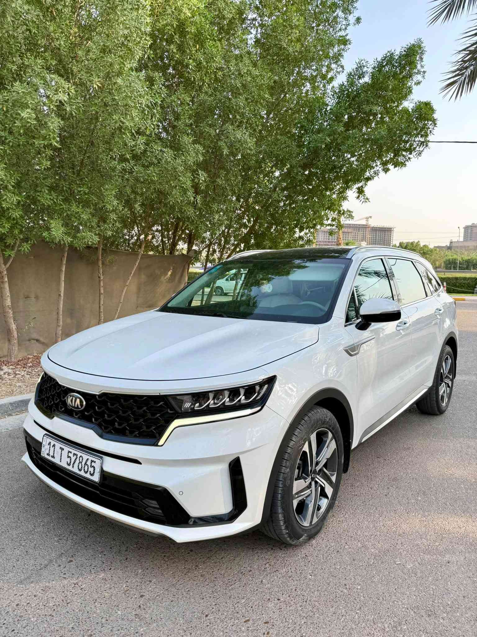سورنتو  2021 فول للأخير 1/1 اعلى مواصفات مكفولة كفاله عامه  كير مكينه كفاله بيها طخه بسيطه بلدعاميه الخلفيه وبدلتهه وكاله بدون صبغ رقم بغداد بأسمي تحويل ثاني يوم 
ماشية 60 km 
*فور ويل
*6 سلندر
*بانوراما
*لد نهاري امامي
*كير ماوس
*هاند بريك دكمة
*الاضواء الداخلية لدات لمس
*ترحيب عند الاقتراب
*أربع كاميرات 
*حساس امامي خلفي
*قيادة ذاتية
*كشنات جلد
*كشنات كهرباء
*اربع وضعيات قيادة
*مخارج شحن كل الكشنات
*5ويل
*7راكب
*بصمة تشغيل وابواب 
*شاحن لاسلكي
*تشغيل عن بعد 
*نظام الملاحة 
*شاشة كبيرة أصلية 
*4 دسك
*فتح صندوق كهرباء
*لايت زنون 3عدسات LED
*بگ لايت LED
*قبضات ابواب المنيوم
*ماسحة خلفية
*شاشة Apple car play
*كاميرا خلفية دوارة وي الستيرن
*ميموري
*مثبت سرعة 
*نظام نزول المنحدرات 
*ويل كب حجم 19
*لد داخلي بلادي الوان متغيرة
*تبريد لمس
*بصمتين وياها
*اوتو هولد وباقي المواصفات معروفه 
‎ السعر 238
للاستفسار التواصل واتساب وخط متوفر ممتواجد عل فيس
جميع التفاصيل مذكورة رجاءً فقط الجاد بالشراء يتصل 
***********
مكان السيارة بغداد الغزالية
