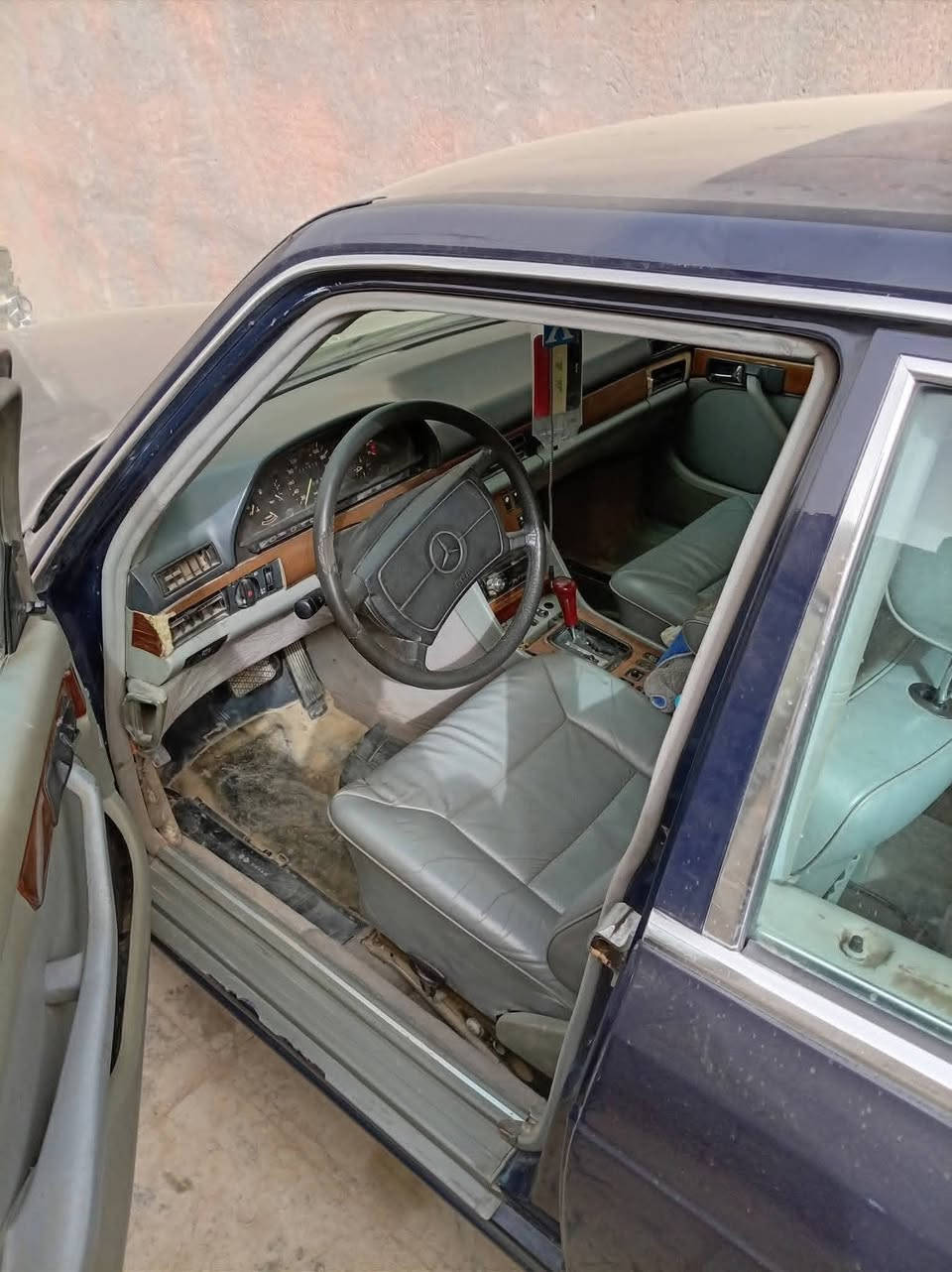 السلام عليكم ورحمة الله
مارسدس جامبو 

حجم 300E

موديل1990

كير ومكينه بلادي كفاله

تبريد ثلج شغال 

صدر جديد 

تخم تاير جديد 

منضومة بانزين جديد

صبغ عام جماليه

جام كهرباء

نوزلات + فيتم ٢ +بلكات الكل جديد 

اريل كهرباء+ كهربائيات الكل شغال وجديد 

الشراي  يتصل  على الرقم وبي خير ويدلل

***********

***********

نص مكتوب في الصور:
- ٣٢,٠٠٠
- finix HOT 40 Pro