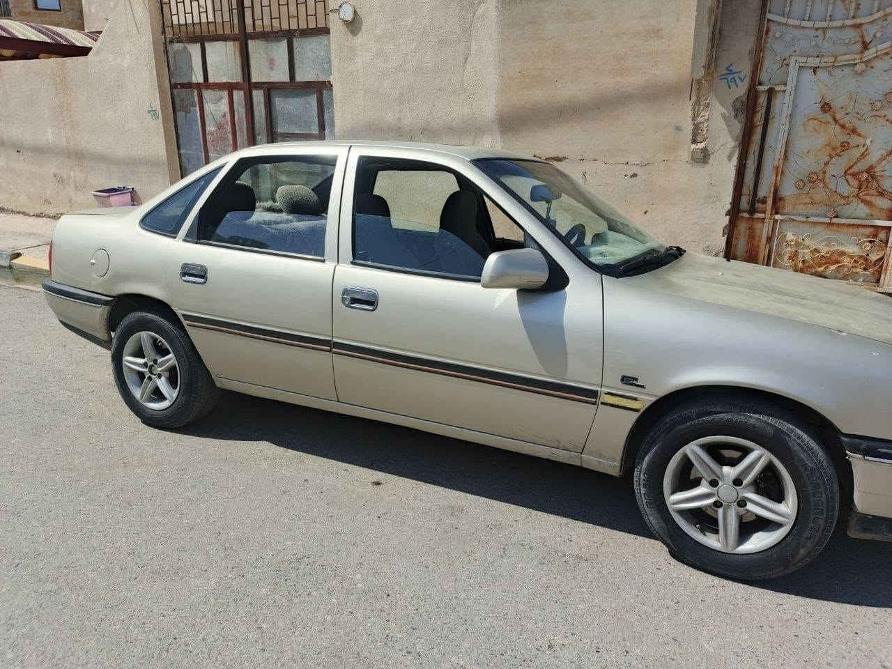 سياره للبيع اوبل فكترا موديل ٩٢ رقم دهوك كير اوتوماتيك السعر  40 بي مجال ***********
