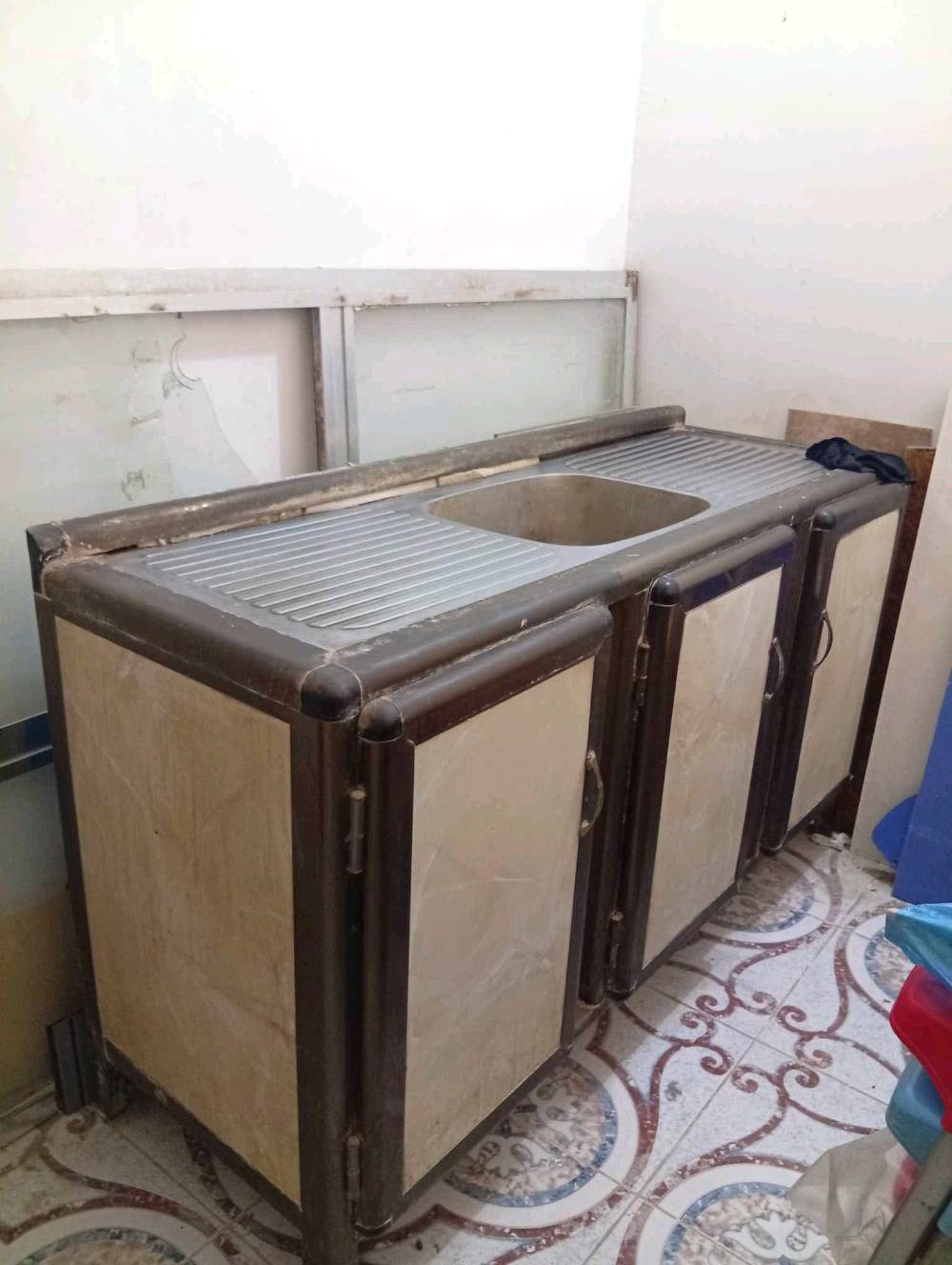 السلام عليكم كاونتر والملحق قياس مترين ونصف وسنك طوله متر وستين سنتيم تسكام نضيف للبيع النجف الأشرف حي الجامعة السعر 275 وبي مجال