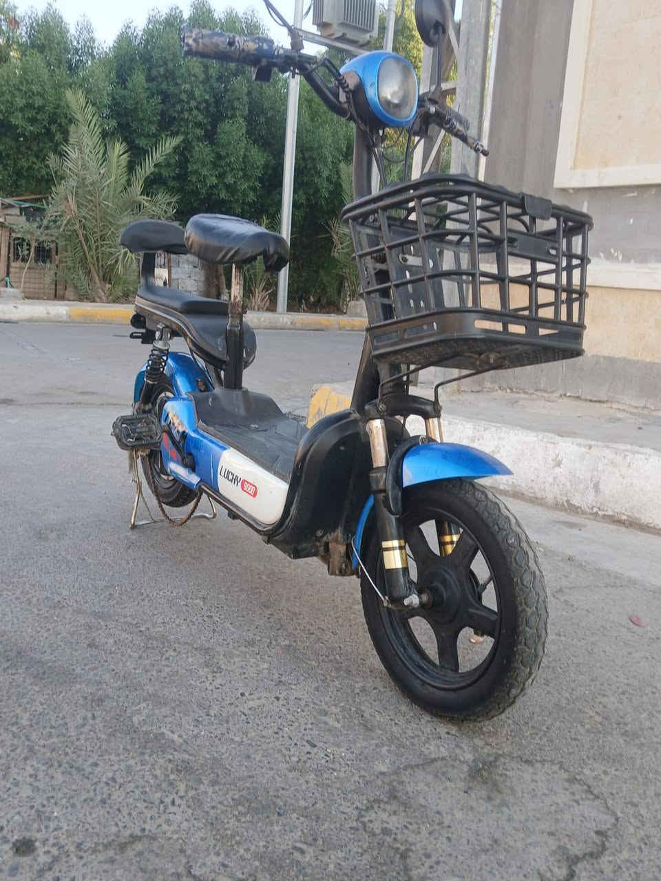 دراجه شحن للبيع حجم 14 بطاريات اربعه نظيفات وجديدات شرط على الفحص   مكاني التاميم***********
