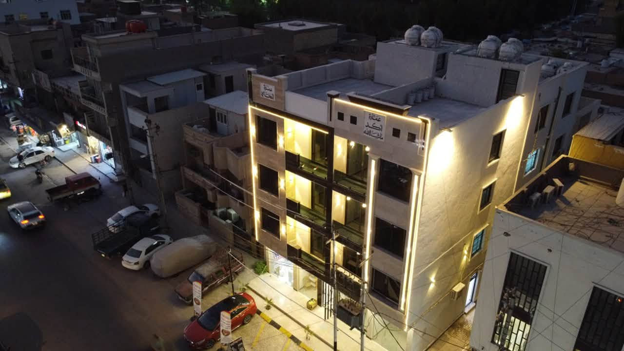 عمارة تجارية ركن للبيع
( عمارة اكد )
تقع في بغداد - شارع مستشفى الطفل المركزي
المساحة 107 متر 
تحتوي على 7 شقق ومحلات تجارية عدد 2
واردها الشهري 5 مليون وربع ( 5,250,000) دينار عراقي 
للاستفسار الاتصال
***********
***********
***********
