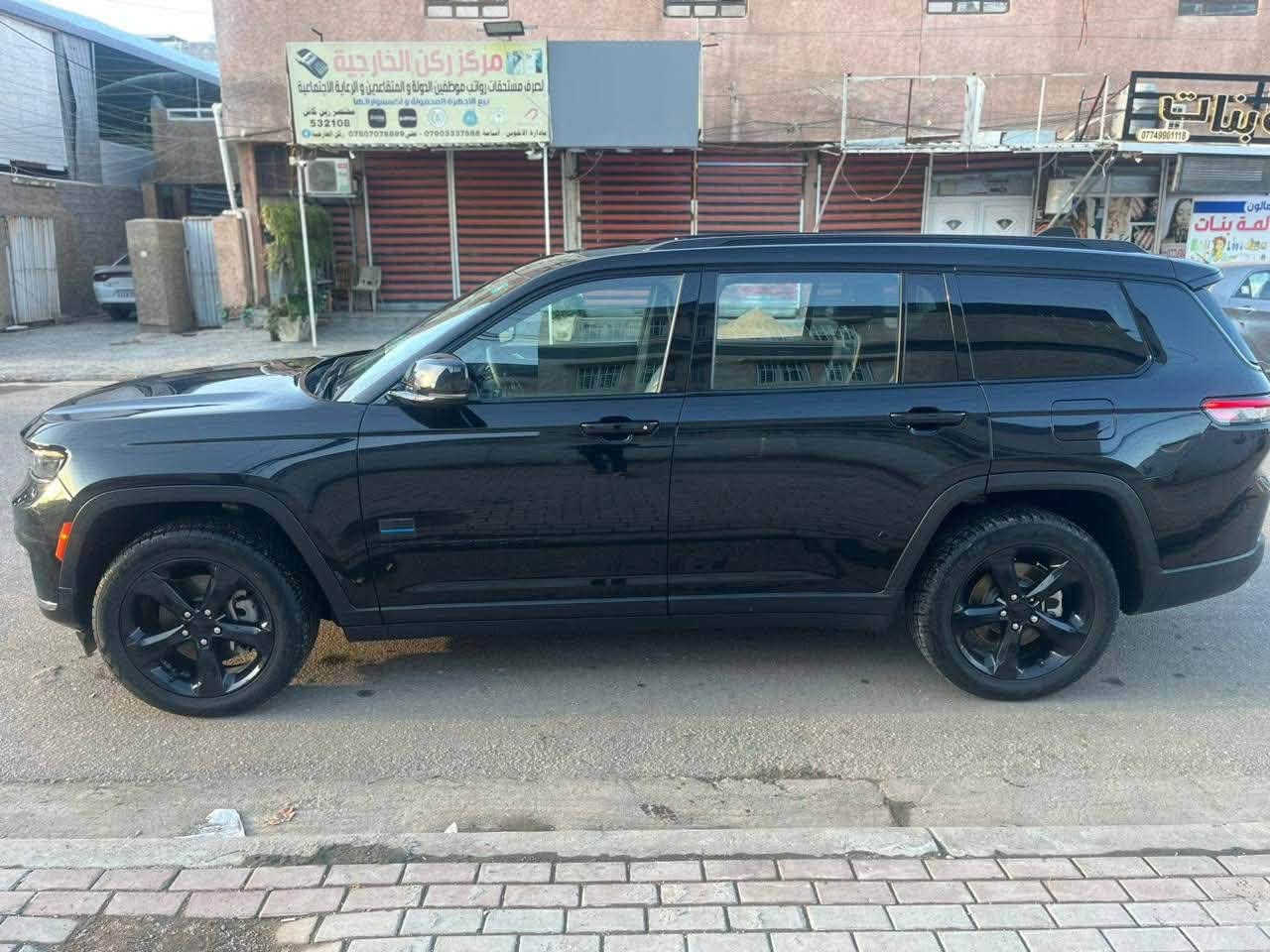 ‏ jeep Grand Cherokee Laredo L Black Top 2023
.
المواصفات الأساسية:
 • الموديل: Jeep Grand Cherokee• 
 • السنة: 2023
 • المحرك: V6 سعة 3.6 لتر
. ‎ 
*حادث بدون قطرة صبغ  وبدون اي قطعه تبديل فقط دعامية وضارب الحاسس مال ايرباك وطاگ الايرباك دشبول ودرگه گير ومكينه خير من الله الدشبول صافي متصرف عليهة اي دينار جاهزة من كلشي صدر مكفول امامي وخلفي 
*ممشه53 فقط 
*فتحة سقف
*مرقم بغداد بأسمي هزتهة مساقطه
 *7 راكب VIP منفصل
*شفتات سرعه
 *جنطه كهرباء
*رادارات مانع تصادم 
*اوتو ستوب خروج عن المسار 
*تشغيل عن بعد 
*تدفئه  مقاعد امامي خلفي مع المقود 
*تبريد 3 قطع
*شاشه كبيره لمس 
‌‎* رادارات جانبيه خلفيه 
‌‎* تحذير الخروج عن المسار 
‌‎* تحذير النقطة عمياء  .
‌‎* نظام تحذير عند التقاطعات.  
‌‎* المصابيح الأمامية LED.
‌‎* كشافات الضباب LED. 
‌‎* دخول ذكي. 
‌‎* بصمة  للدخول الذكي. 
‌‎* حساسات خلفية. 
* شحن لاسلكي
مكاني بغداد  تفاصيل اكثر متواجد خاص  بيع او مرواس حسب القناعه
رقمي ***********
*********** 
واتساب  فقط ⬇️
***********
