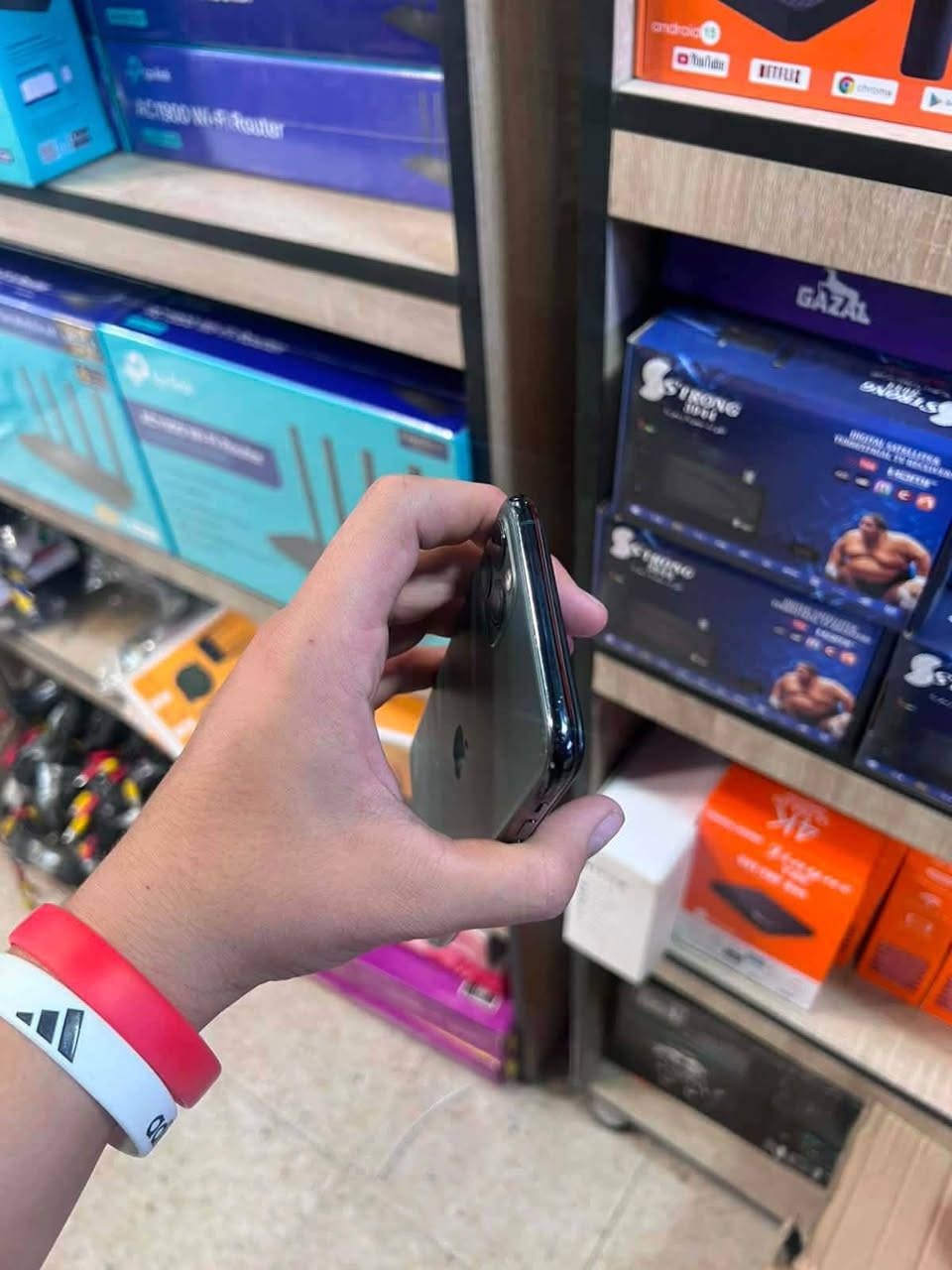 ايفون ١١ برو ماكس • ٢٥٦ • بصمة الوجه مشكلة
