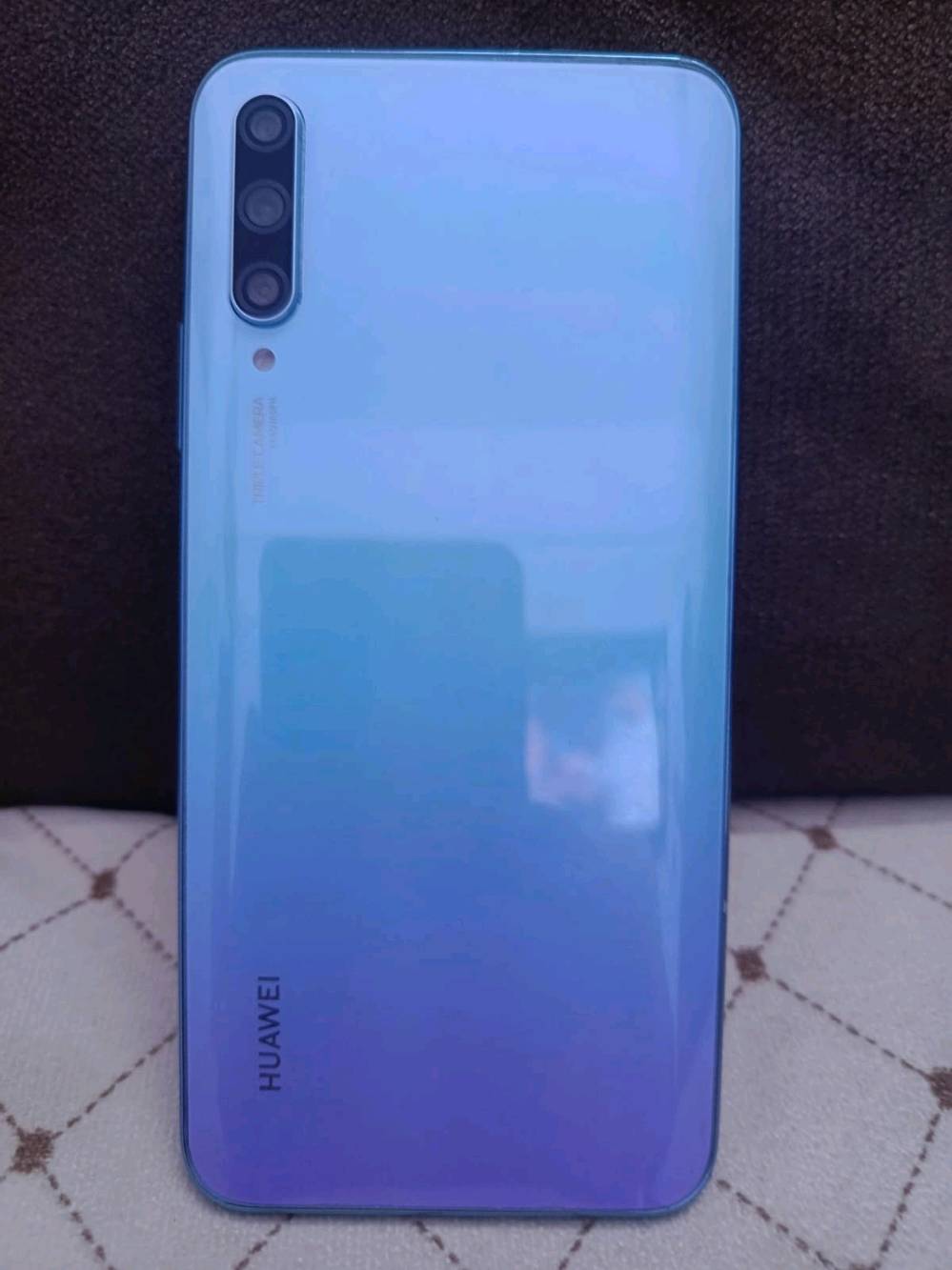 السلام عليكم جهاز Huawei Y9s نظيف كلش ذاكرة 128 كاميرا منبثقه رايده ب110.000 مكاني بغداد الجديده او حي الأمين سكينه ***********