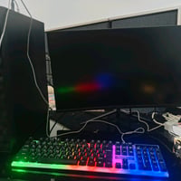 كيس مع شاشه للبيع  مواصفات  rizen5 2400 amd 580 8 g ssd 512× 2 ram 16 ...