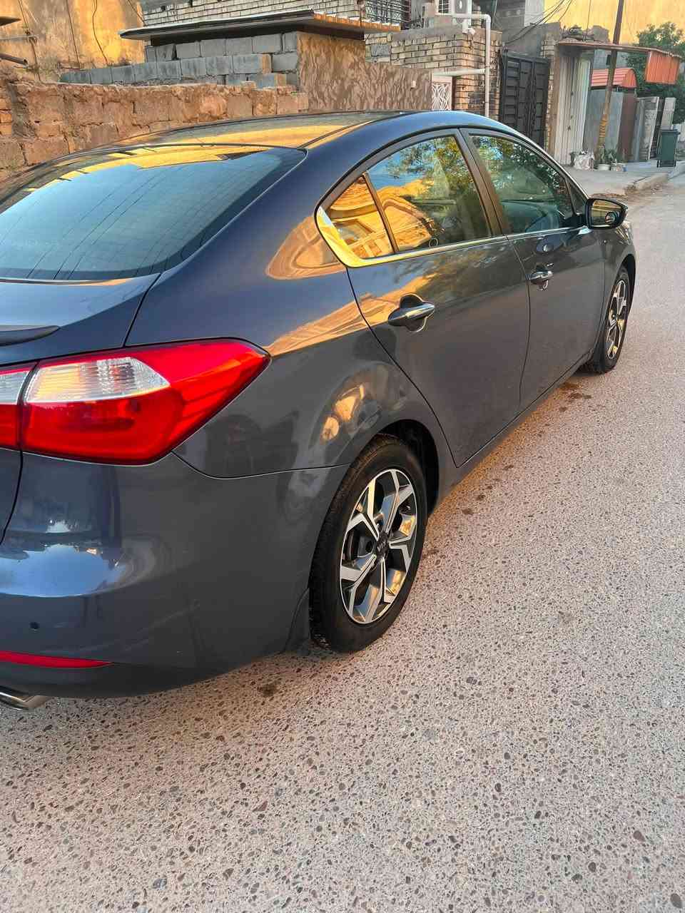 سيراتو 14 فول 
مكان سيارة سيدية او محمودية 
3 بصمه 
تشغيل * ابواب * جنطة 
تبريد قطعتين 
فول تحكم ستيرن 
مثبت سرعة 
شفتات 
شاشه اعطال 
حساسات امامي خلفي بلادي 
كامرة شاشه لمس بلادي 
كشنات جلد 
تبريد بيانو 
مري شفط 
ترحيب من تقرب ع. سيارة 
3 وضعيات قيادة 

رقم اربيل 
كير محرك مكفولات 
تخم تاير جديد
منضومه زنون الاصلي ابو 250$
تخم ويل 16 مال موديل ال20
باتري جديد
قبل شهر سويت ادامة كامل للسيارة 
اي نقص ماكو تروح بوجهك للهزة
سعر 94 وبيها مجال قليل 
التواصل ***********
