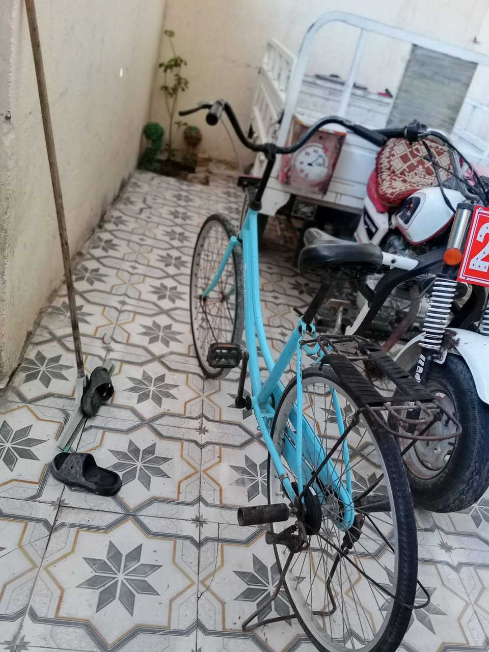 سلام عليكم بابسكل لبيع غراضه كامله بابسكل نضهفته 100/80 بابسكل حلو مكاني ناصريه المركز سعر 95بيه مجال لتواصل***********
