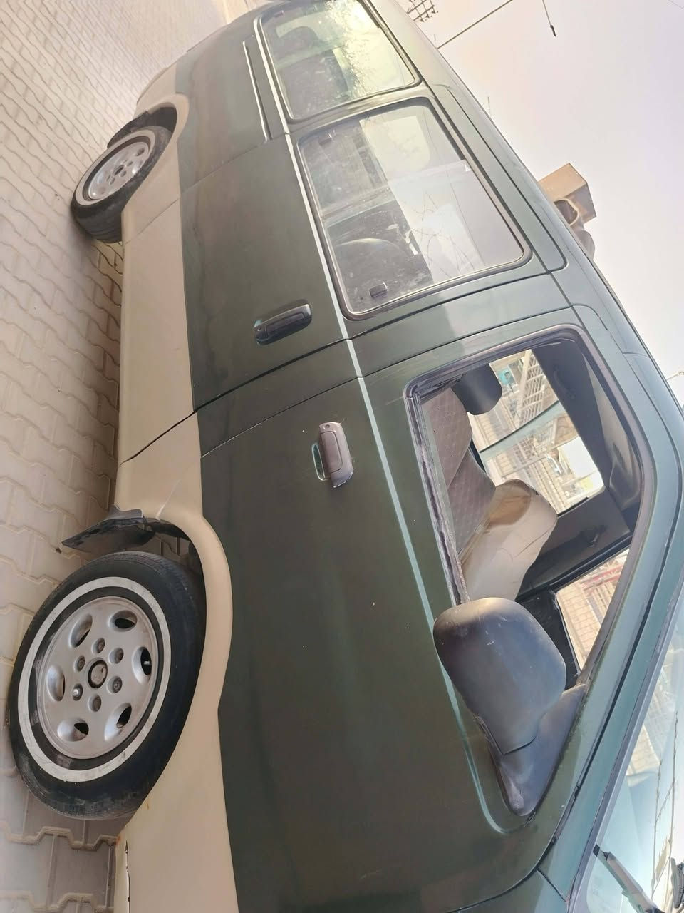 السلام عليكم ريجو للبيع موديل 97 رقم انجليزي كربلاء باسم سنويه ماكينه بيها بخار قليل حدادي جديده تخم تاير *********** مكاني نجف السعر 60 بيها مجال
