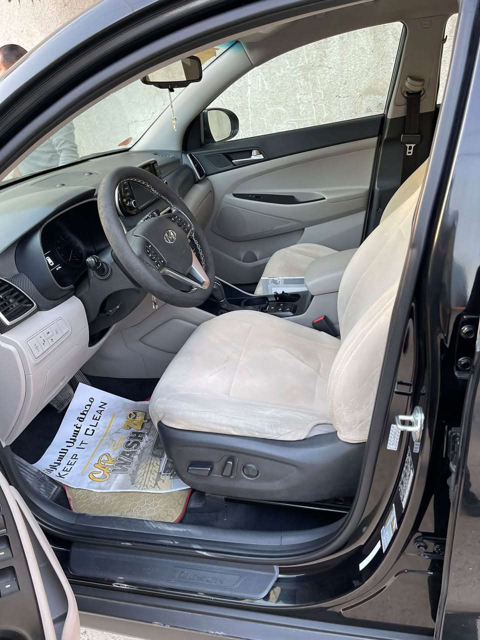 🚘 هيونداي توسان 2021 | وارد أمريكي 🇺🇸
السعر (( 145 )) وبيها مجال 

سيارة مرتبة ونظيفة، والمواصفات موضحة بالصور.

• مكينة 2.4
• ماشية 43 ألف مايل
• كرسي كهرباء
• رادارات أمامية + خلفية + جانبية
• بصمة تشغيل
• بصمة أبواب
• مكينة وكير وكهربائيات بحالة جيدة
• السيارة نظيفة ومرتبة
• الضرر موضح بالكامل بالصور — باب خلف سكن فقط
• رقم أربيل
• تحويل وكالة مباشر
• هزّة جديدة — تكدر تحولها مباشرة بدون ما تروح السيارة لأربيل

📍 الموقع: بغداد

📞 ***********

نص مكتوب في الصور:
- بیدکارز