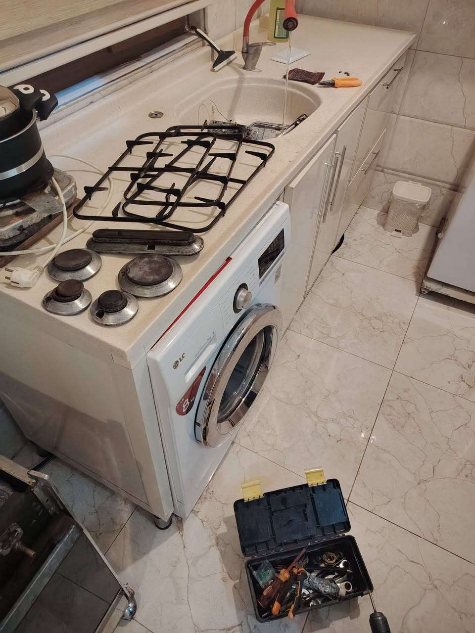 🫟 تم صيانة طباخ في طريق بغداد كركوك 💚 
🧰(((ورشة متنقلة في جميع أحياء كركوك)))
 🧑‍🔧🧑‍🔧صيانة موقعية داخل منزلك لصيانة وتصليح 🧑‍🔧🧑‍🔧
#الطباخات...🫕♨️
#المبردات بكافة انواعها 
#الصوبات النفطيه والغازيه 
#تركيب #الخلاطات وعمل السباكه(بورجي)🚿
#صيانة #الكيزرات الغازي و الكهربائي .🪛🔧
#تصليح الأجهزة الكهربائية المنزليه🏘️
#صيانة كهرباء المنزل ...🔌🪛
#بادارة: ورشة ابو أيلاف المتنقلة في كركوك 
#شغل ضمان وامان شغل درجه اولى1 ✅
💥للاستفسار.... ⬇️☎️
***********

نص مكتوب في الصور:
- Wrsha أنت محتاج صيانة مضمونه فحص تشخيص تصليح. تضمن جهازك يرجع يشتغل من جديد موعد دقيق وخبرة في صيانه الأجهزة المنزلية ورشة متنقلة ***********
- ورشة متنقلة في جميع أنحاء كركوك بإدارة *********** أبو إيلاف الطباخات - فرن كهربائي - تصليح المبردات وعمل السباكه (بورجي) وميانة الكيزرات الغازي و الكهربائي - صيانة كهرباء المنازل