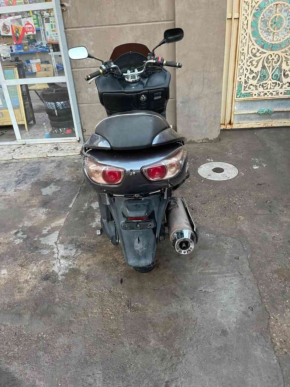 سلام عليكم فورزا صفر ٩ كرستال للبيع محرك خير من الله لانضوح ولاتبخير ولاتنقيص محرك ناعم رون واحد ونص ادامه جديده تايرات جدد مي احمر زنون عالي ناصي  مكاني بغداد شهداء العبيدي ٢ سعر ٦٥٠ وبيها مجال رقم الهاتف ***********
