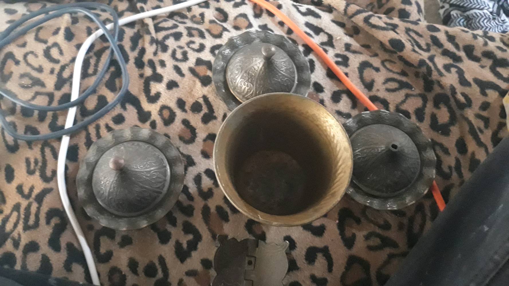 تحف نحاس السعر 66بيهن مجال قليل مكاني ناصرية حي اريدو قرب كراج بغداد توصيل ماعندي او تبديل موبايل اوايباد كون ذاكرتة 128