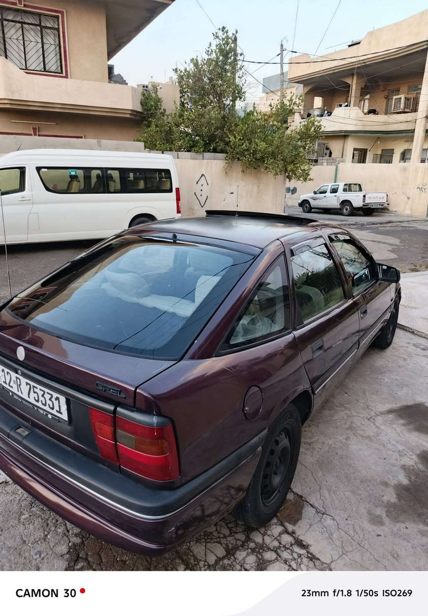 للبيع اوبل فكترا رقم نينوى دولي و السنويه جديده حجم 20 كير عادي قفل مركزي اسلايت استيرن باور محركها جديد الغرفه جديده الكهربائية كلها شغاله صبغ دواير الخلف والسستم جديد ***********
***********
