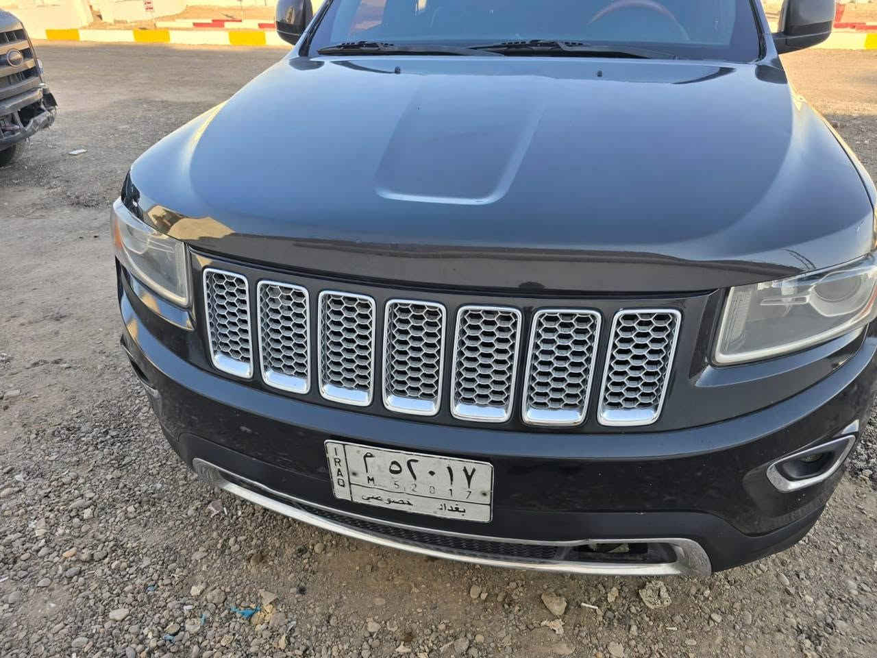 جيب شيروكي ٢٠١٤
رقم بغداد 
نص فول 
وارد امريكي ي مبدل جاملغ 
***********

