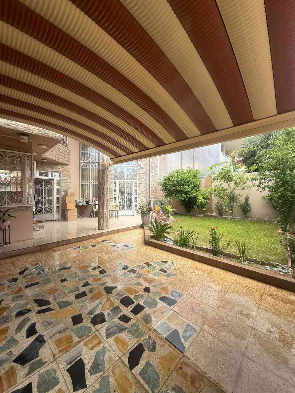 🏠دار بناء حديث 2016
   موقع مميز للبيع 
~~~~~~~~~~~
البيت فول فول✔️✔️
دبل جام المنيوم✔️
~~~~~~~~~~~
طابو ملك صرف✏️📋
~~~~~~~~~~~
📐المساحه:250م
📐الواجهة :-١٢.٥
~~~~~~~~~~~
📍الموقع :-حي الواسطي قرب تكية عواد 
~~~~~~~~~~~
💸السعر :علق تم يوصل السعر
~~~~~~~~~~~
يحتوي الطابق الاول على:-
كراج +مطبخ+استقبال
غرفة نوم +صحيات 

الطابق الثاني غرفتين نوم وهول وصحياة 
~~~~~~~~~~~

~~~~~~~~~~~
~~~~~~~~~~~
للاستفسار اكثر الاتصال على
***********📱
~~~~~~~~~~~
نستقبل جميع العروض 
🏠السكنيه  🏛️التجاريه
مكتب عدن بدايه سايدين عدن مقابل مجمع جوهره
