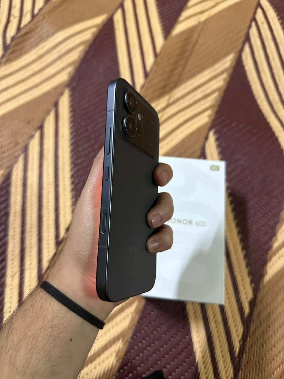 هونر ٦٠٠ • ٢٥٦ • بطارية ٧٠٠٠