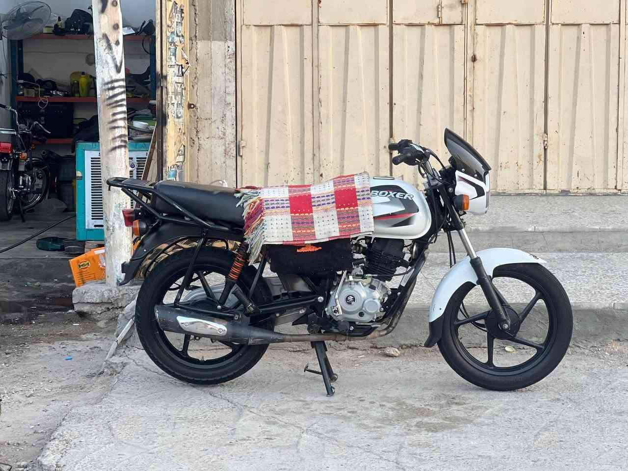دراجة بجاج بوكسر 150cc
موديل : 2023
​النوع: كلاسك
​سعة المحرك: 150cc
​الموديل: 2023 (نزول 2023/5/2)
​الاستخدام: شخصي
​الأوراق: 7 أصلية (بأسمي)
​الموقع: كربلاء / الملحق قرب مستشفئ الكفيل
​السعر: 1300 د.ع (قفل)
​للتواصل: ***********
