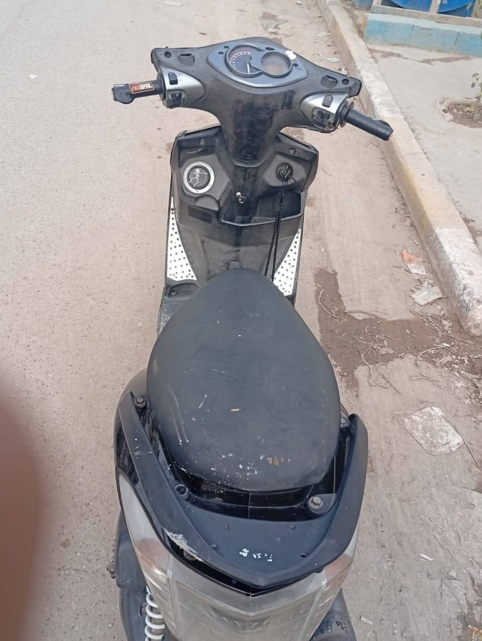 دراجه سكنس فحل كابريتر ما بيها شي بس فاكيوم سعر 350 مكاني الزعفرانيه رقمي ***********
