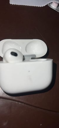 ايربود 3 • يمنى مو تشتغل • كيس الشحن