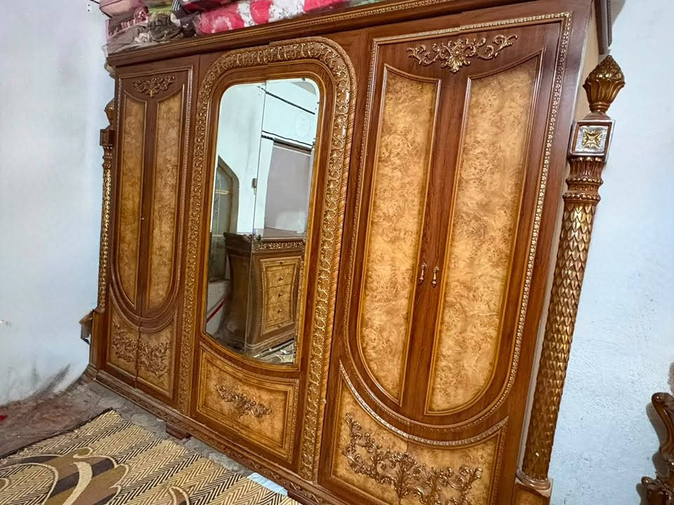 غرفة اخشاب للبيع نظيفه كلش نوع ماليزي السعر خاص او التواصل على الرقم بيه واتساب
***********
