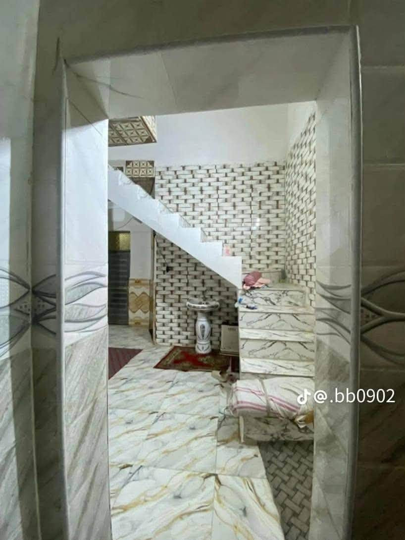 شارع كربلاء نجف • ٣٠٠م • ٥غرف