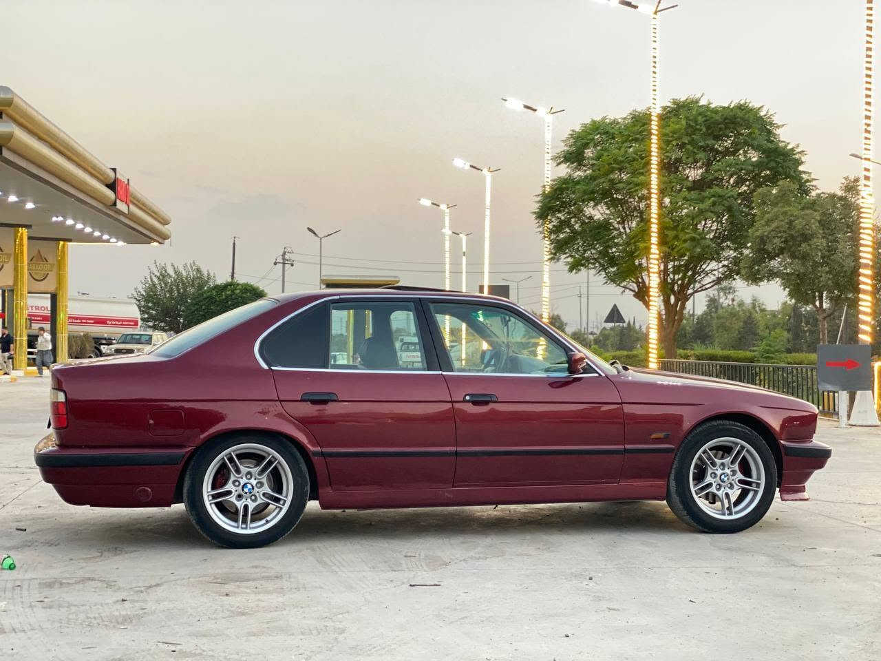 سەرەتا بەناوی خوای گەورە 
BMW.1993 .525Ai 
گێڕ تۆماتیک ئاڕم پلاستیک سلێمانیی 
فول فولە تۆماتیکە سڵایتە جام کارەبایە کوشن جلدە و هیتەرە بیلاد 
دەشپوولوو بەرە دەرگای لۆکە 
   عام بۆیاغە بۆ جوانی 
قرچێکی پێشی هەیە 
تەقەو ڕەقەی نییە تونگو تۆڵە کارەبای بەشەر  شاشەو دووگمەی S ئۆڤەری ئیشەکا
ئاڕموو ئەوەلییاتی بەشەرت

سعری.29 گەڵاو مەجالێ کەم

ژ،م *********** وەسئابوو ڤایبەریشی لەسەرە السليمانية, العراق
