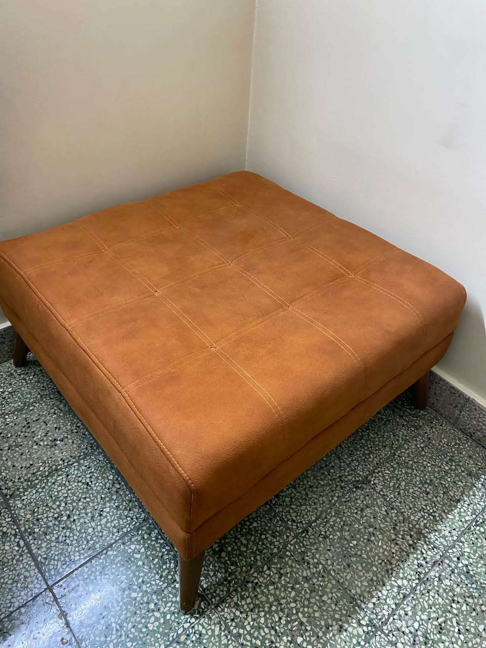 طقم 10 مقاعد مستعمل جدا نظيف تريد طقم كامل او نص طقم السعر 750 الف وبي مجال مكانة بغداد / حي الخضراء  للاستفسار 
***********

