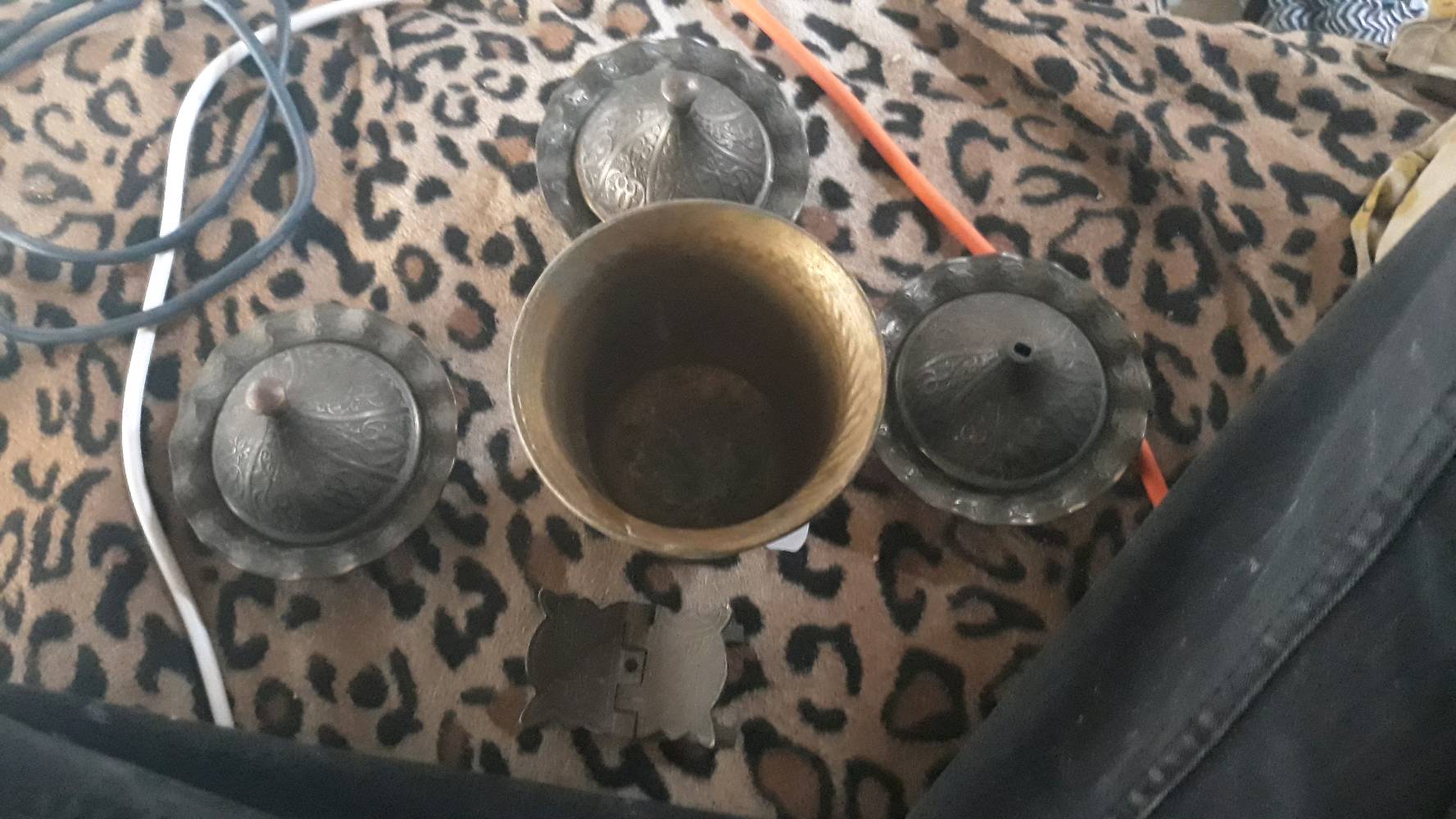 تحف نحاس السعر 66بيهن مجال قليل مكاني ناصرية حي اريدو قرب كراج بغداد توصيل ماعندي او تبديل موبايل اوايباد كون ذاكرتة 128