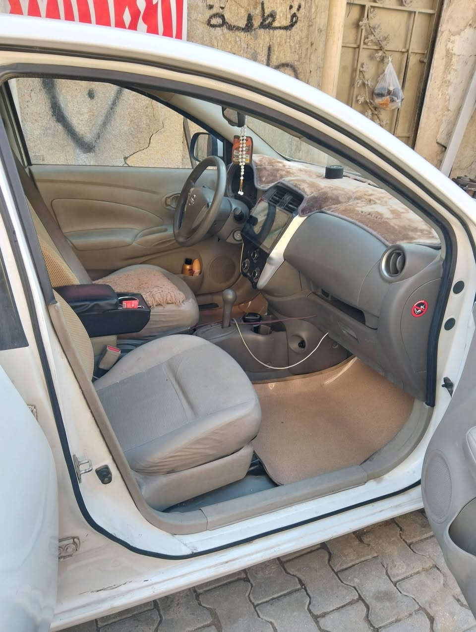 سني هندي 19 محرك كير تبريد كله بلادي  بيه صبغ بابين وبارد قليل ويل كب بلادي داخل نضيف  رقم بغداد بسمي  سعر 92  لتواصل ***********
