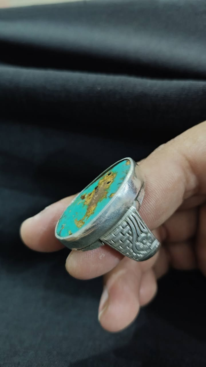 سلام عليكم للبيع محبس فيروز نيشابوري سعره 100بي مجال قليل ***********
