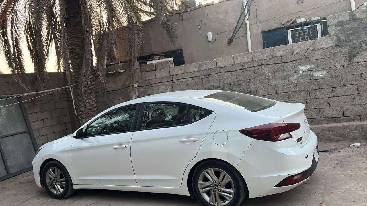 الانتره 19 وارد امريكي حادث جاملغ وبنيد معدل نفسه ليبل واحد مكينه 2000 دوش رقم بغداد الماني السعر 115 العنوان بغداد التاجي قرب جسر المصابيح ***********بيع او مراوس بقل موديل لان محتاج فرق
