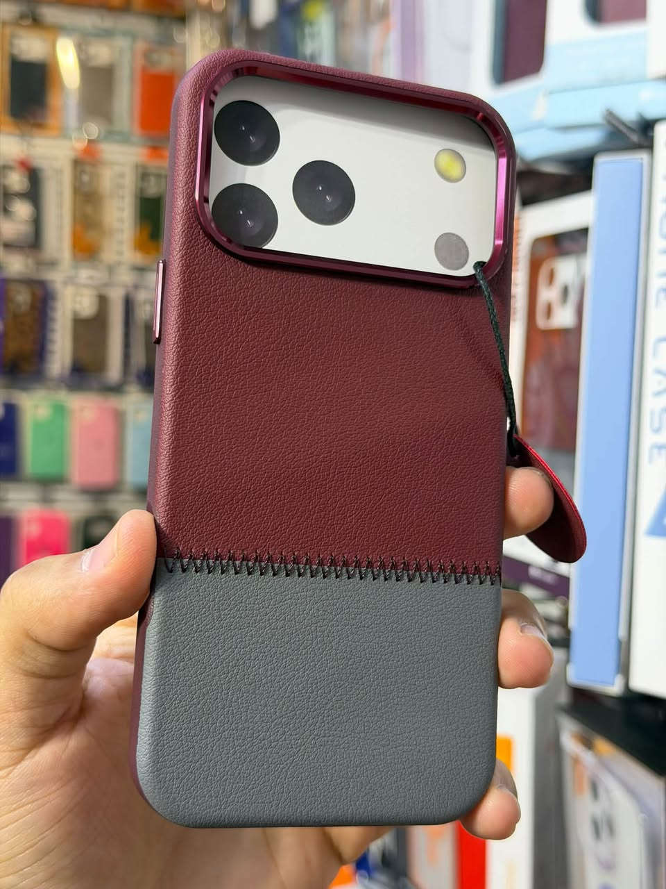 كفرات الاناقة والجمال 

iPhone 18 pro max 
iPhone 17 pro max 

فقط ماركات 

اسعار تنافـــــسية

يـــــوجد توصيل كافه المحافظات 🚗

العنـــــوان 

واسط - الكوت - المشروع- مقابل جامع الناصر

