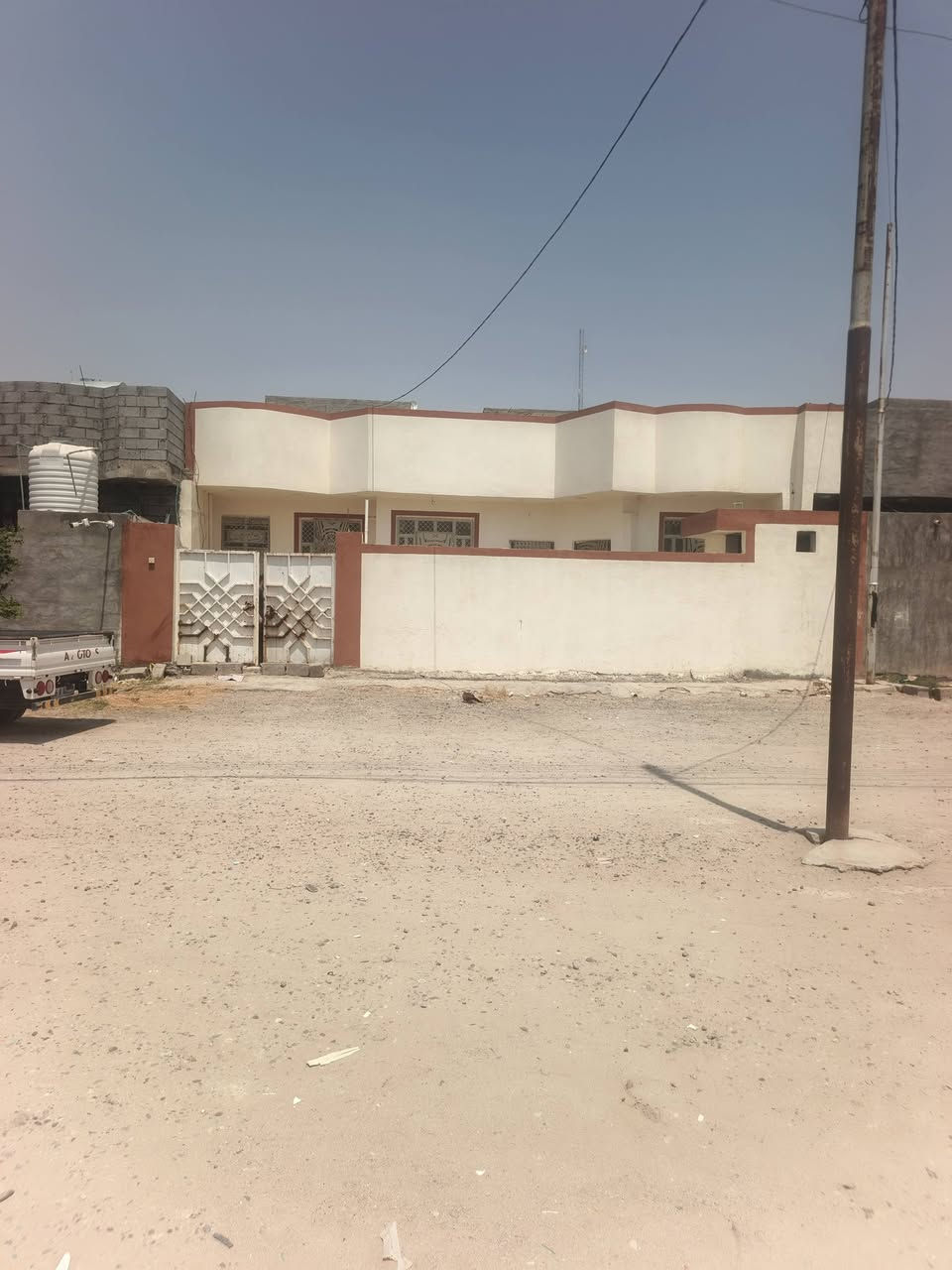 للبيع بيت في حي المختار عقد زراعي مربع الذهبي مساحه 250متر 
متكون البيت
غرفتين نوم 
وصاله 
صيحات داخليه و خارجيه 
ومطبخ 
وهول 
واستقبال
البيت بعده مامسكون 
السعر 63وبيه مجال 
***********واتساب
***********واتساب
