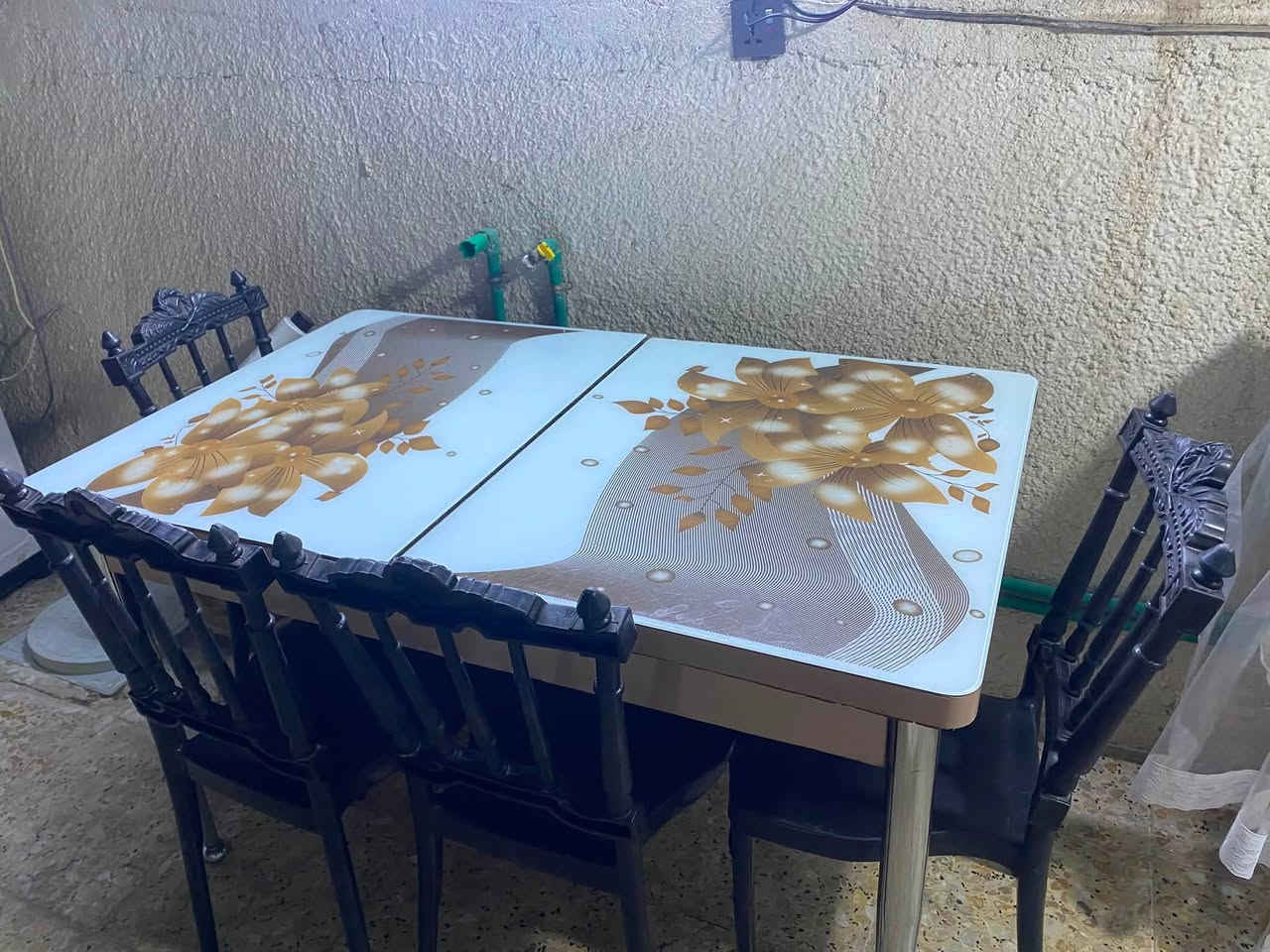السلام عليكم من رخصت الادمن 
ميز طعام سلايت  يتكبر مع 4كراسي 65 وبي مجال مكان بغداد حي اور اي استفسار على رقم الهاتف وخاص متواجد ***********
