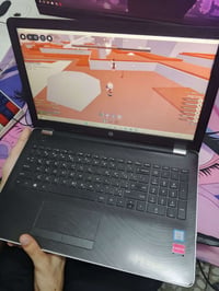 لابتوب معالج i7 جيل السابع رامات 16 GB HARD SSD 256 منه وبيه كامله  كر...