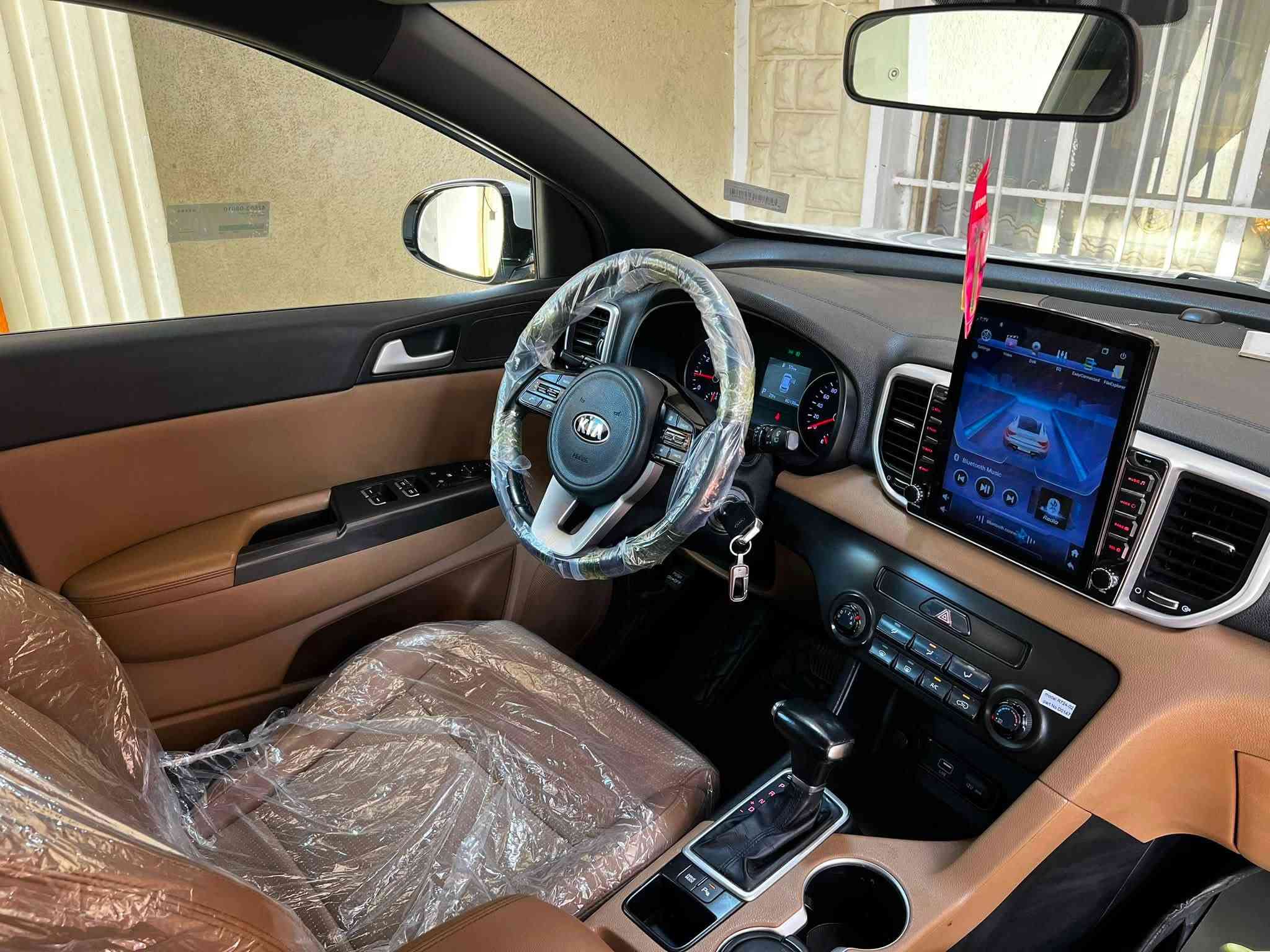 سلام وعليكم سبورتج 2020 رقم بغداد سياره داخل عسلي  جديده مكفوله من الصبغ والبارد فقط بارد صغير بس سياره كفاله سعر 185 وبيها مجال رقم الهاتف ***********
