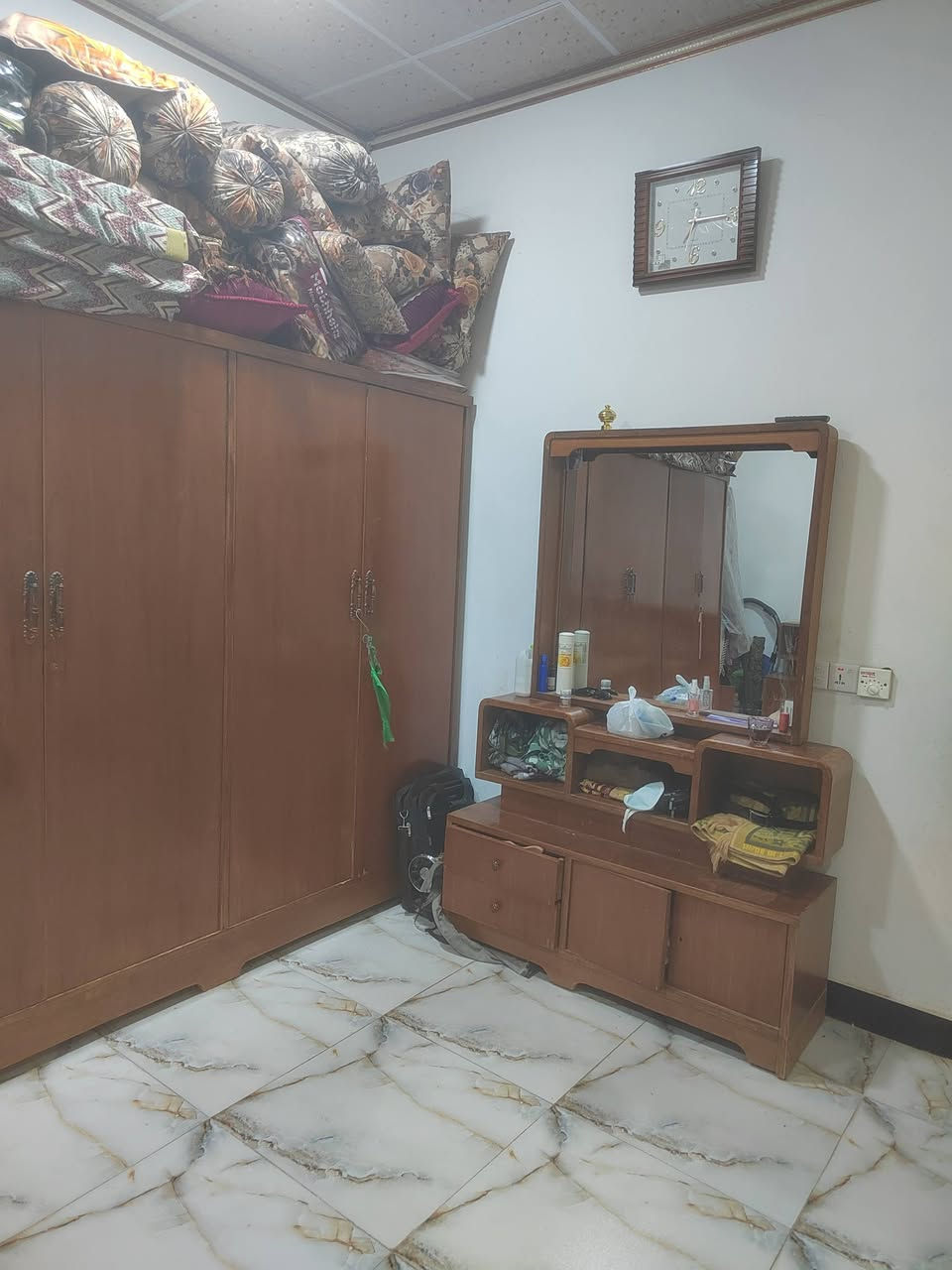 غرفة اخشاب • للبيع • سعر مناسب