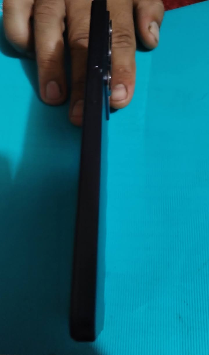 > للبيع realme C75 اسود
> ذاكرة 8/256 (صححها حسب جهازك)
> نضيف شخط مابيه، بطارية 6000 تدوم يومين، ضد المي والكسر IP69
> مكاني كربلاء طويريج حي لعسكري - السعر 210 وبي مجال بسيط
> رقمي: [***********]

نص مكتوب في الصور:
- حول الجهاز
- اسم الجهاز
- realme C75
- مساحة التخزين
- ٤٧,٠ غ.ب / ٢٥٦ غ.ب
- المعالج
- MediaTek Helio G92 Max
- البطارية
- ٥٨٢٨ مللي أمبير في الساعة (نموذجية)
- RAM
- ٨,٠٠ غ.ب + ٨,00 غ.ب
- الكاميرات
- أمامية 8MP
- خلفية 50MP
- إصدار البرنامج
- RMX3941_16.0.5.1010 (EX01)
- مععز الأداء
- Flux Engine
- الشاشة
- ٦,٧٢ بوصة
- الطراز
- RMX3941