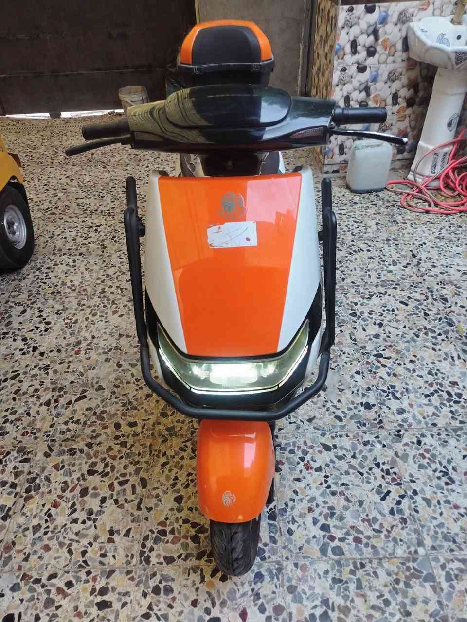 سلام عليكم دراجه شحن 7بطاريات جديدات  تايرات جديدات  نظام بطمه نظام حمايه  بس فجه طلع اشعار أحمر بل شاشه ما كامت تمشي ابيع عل حطه سعر300 بيه مجال  مكان شعب ***********
