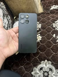 جهاز honor x6a الجهاز يخبل نضيف فقط الكامره الخلفيه بيها غواش مو وصخ ل...