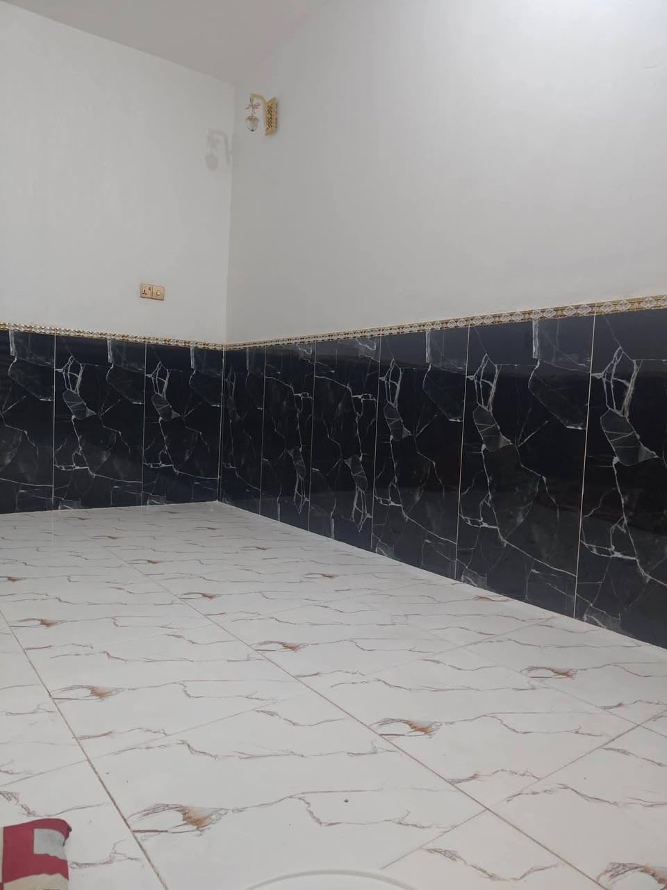 بيت زراعي للبيع الناصريه قرب معامل الثلج المساحه 200غرفتين وصاله ومطبخ وصحيات وديوانيه السعر 40وبي مجال للاستفسار اكثر 👈***********
