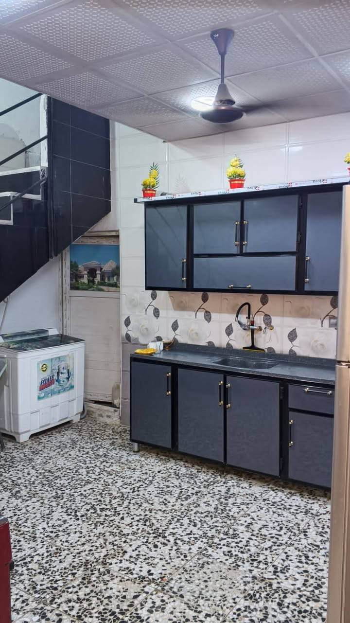 البيع البيت جاهز السكن سند 25 عنوان شارع الاصب مقابيل ملحق قريت الغدير عمود 335مساحه 100متر سعر21وبيه مجال ***********
