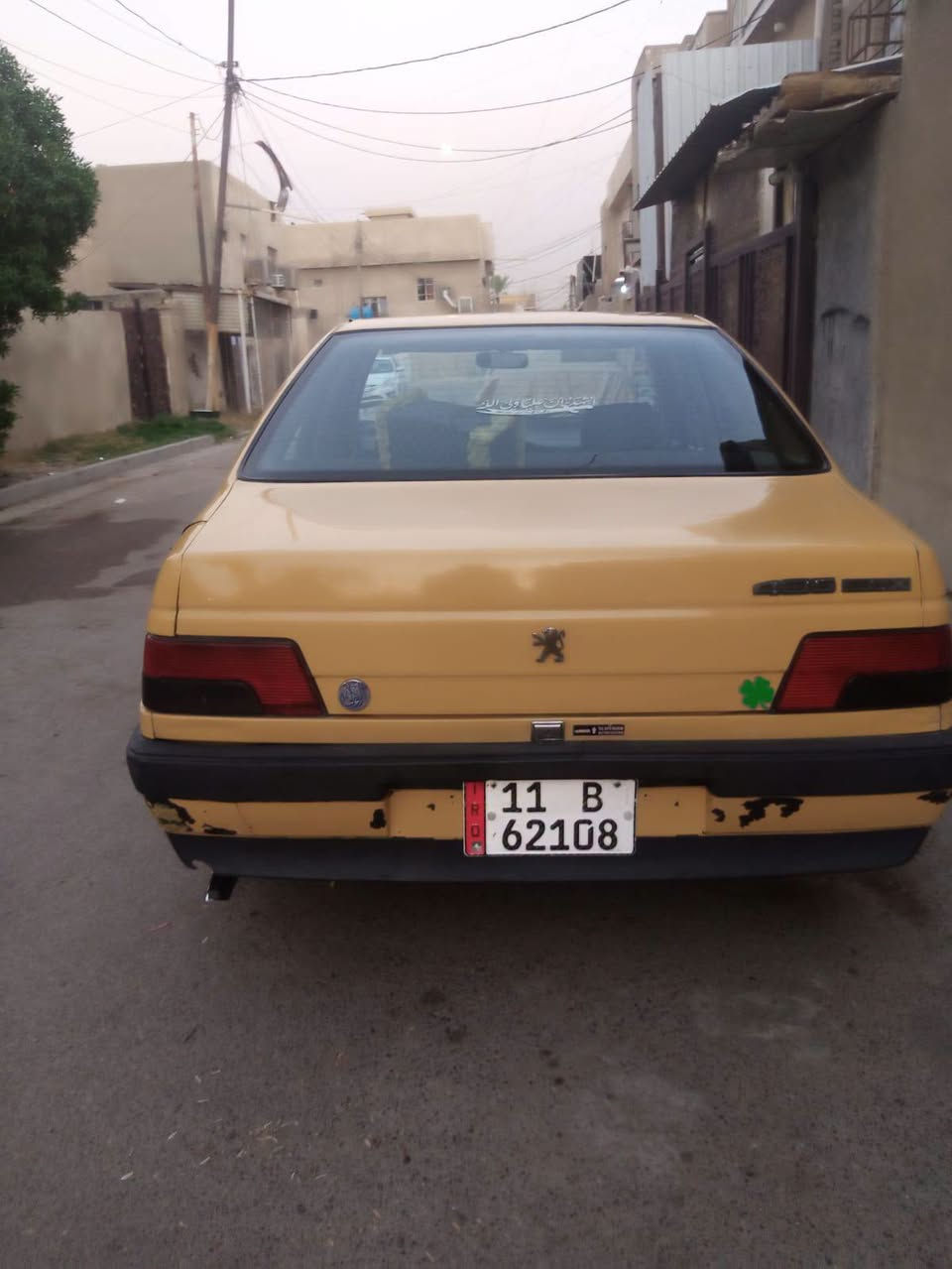 سلام عليكم بيجو للبيع 2012سياره كفاله عامه لا ضربه ولا صبغ ولا تبديل كير مكينه فرنسي خير من الله تبريد ثلج صدر نامي خلفي جديد تأثيرات جدد سياره كلها بلاديه صفاح موس مصفره هيئه غرمات بسمي تحويل مباشر مابيها برغي نقص سياره مال بيت  سعر 35 وبيها مجال مكاني بغداد زعفرانيه ***********
