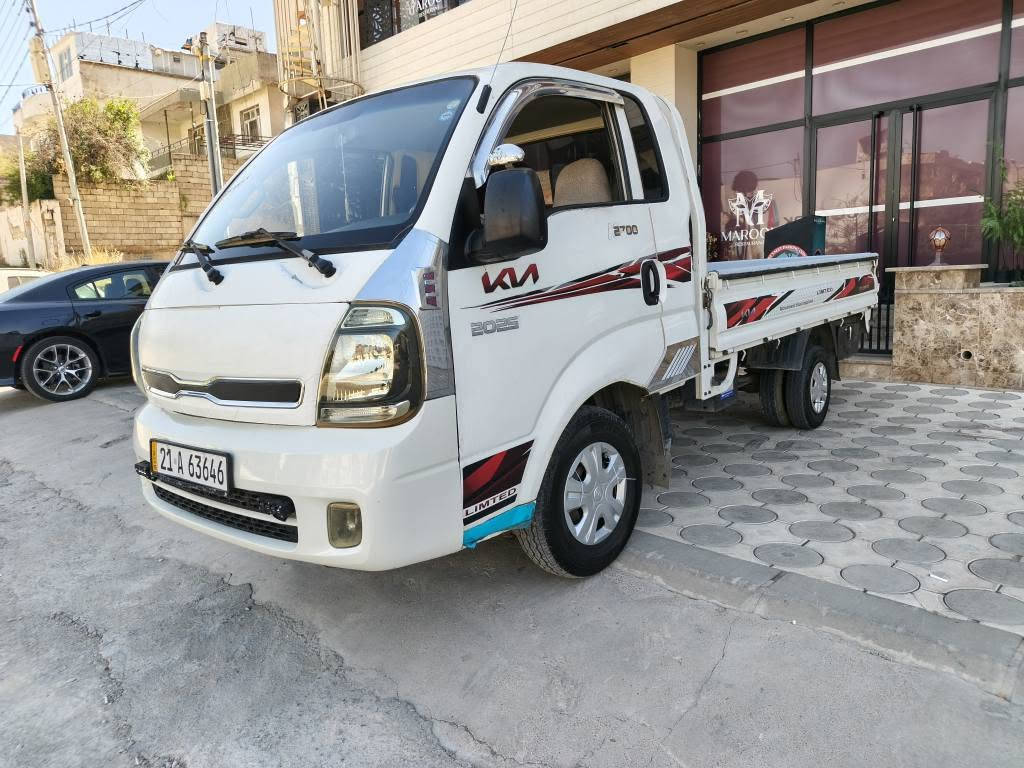 کیا بار ٢٠١١ ٢٧٠٠
***********
سەیارەکە جوانو مەزبوتە  گێڕو مەکینە و ئەکیلی تەبرید مەزبوت یەک دەرگای بۆیاخە تایەی تازەیە 
شاشە ئایپاد کامێرە حاسە  سەیارەکە ماڵی دۆستە حازرە بۆ ئیش سەنەوی بەناوی خۆمانە زەڕیبەی دراوە
نرخی ١٠٥
*********** السليمانية, العراق
